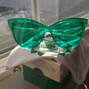 🌈Rainbow Optics🍀Green Cateye sunglasses-New